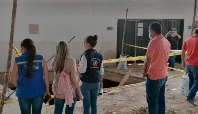 La enorme piscina, de seis metros de profundidad, está ubicada en el patio de recreo, contiguo a la entrada uno de la sede José Antonio Galán. Cortesía