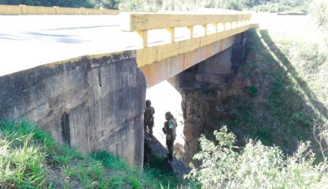 Momentos de pánico vivieron los viajeros de la carretera Ocaña-Cúcuta debido a la presencia de las cargas explosivas. Cortesía