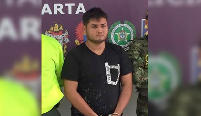 Carlos Andrés León Gaviria, el Gordo. Policía y Ejército