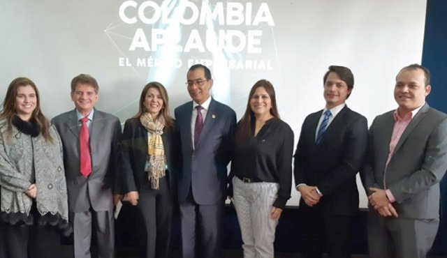 Paola Amar, Luis Escaff, Tatyana Bolívar, José Consuegra Bolívar, Martha Quijano, Gonzalo Nieto y Jorge Martínez, miembros de la Unisimón y antiguos ganadores, participaron de la presentación del PME.
Cortesía