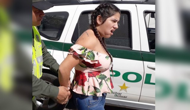 Linda Yesbel Araque Cárdenas fue detenida en medio de un patrullaje en la Urbanización Niza. Policía para La Opinión