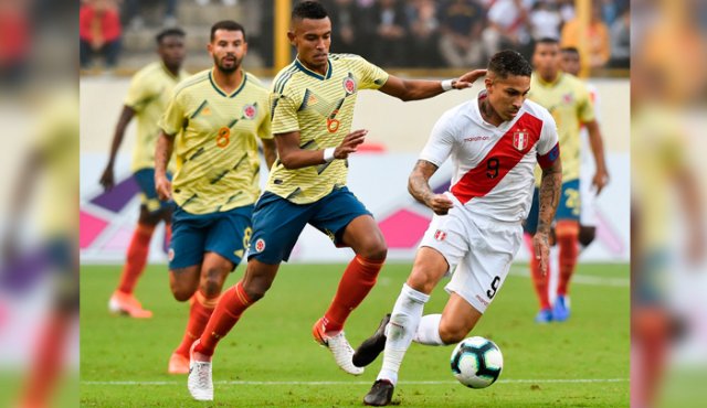 El defensor colombiano falló un penalti decisivo en los cuartos de final de la Copa América. AFP