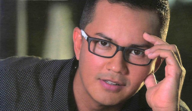 La oficina de prensa del cantante en Miami respondió que Charlie está vivo y que por motivos laborales se ha alejado un poco de los medios y redes sociales. Archivo