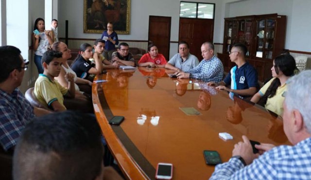 El alcalde se reunió con los padres de familia y los estudiantes y se comprometió que para el primero de agosto aproximadamente tendrán los dineros para que las cuatro sedes puedan terminar la vigencia 2019. Luis Alfredo Estévez