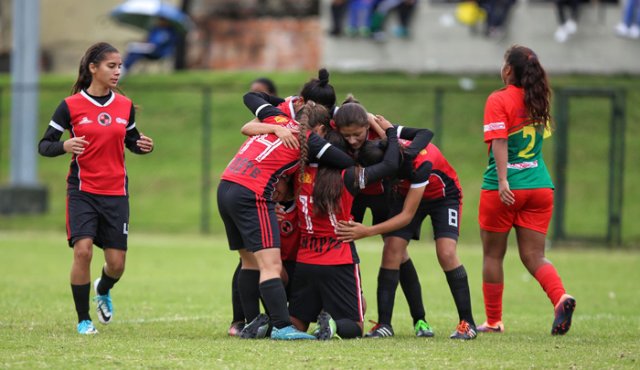 El equipo juvenil femenino de fútbol de Norte de Santander empezó ganando el zonal clasificatorio a los Juegos Nacionales que se disputa en Bogotá. Colprensa