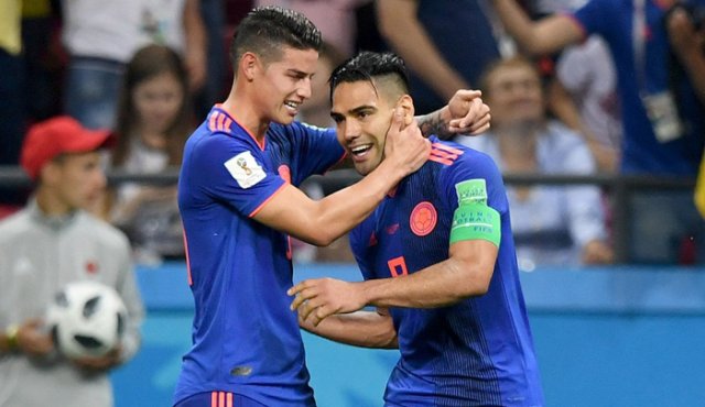 El Atlético de Madrid vincularía a James Rodríguez (izquierda) y el Galatasaray a Falcao. Archivo