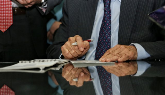 Desde el conservatismo, el senador Juan Diego Gómez sostuvo que ese parágrafo que se retiró si había generado molestia porque iba en contra de los de efectos de muchas sentencias. Colprensa