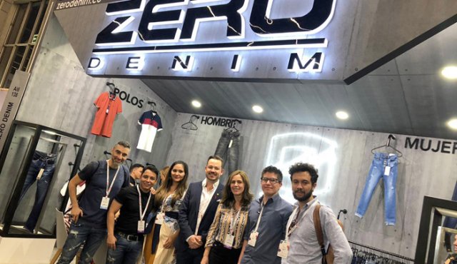 Rafa Bernal, Yorman Martínez, Claritza Ferrer, Héctor Jesús Santaella Pérez, presidente ejecutivo de la Cámara de Comercio de Cúcuta; Mayule Álvarez, Andrés Caro y Alejandro Gómez. Cortesía