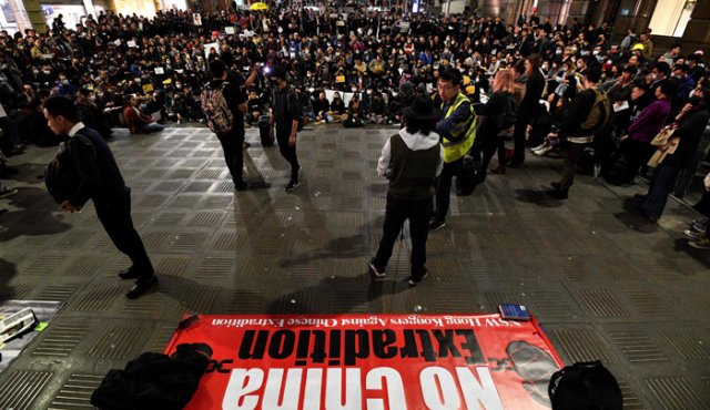 La policía dio luz verde a la concentración prodemócrata que se hará hoy en un parque referente de Hong Kong de la cual se espera la participación de miles de personas. AFP