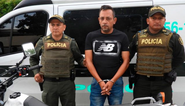 De acuerdo al reporte policial, González se movilizaba en una moto, blanca, Suzuki 650, junto a su cómplice, cuando alcanzaron al taxi de placas EYY 694, conducido por Alejandro Miranda Murillo. En el asiento del copiloto viajaba Williams Antonio Balan, quien era el blanco de los homicidas. Policía