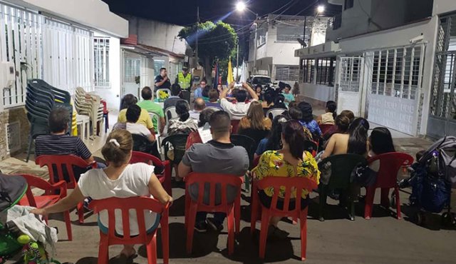 Con la instalación de alarmas comunitarias la Policía y la Alcaldía pretenden combatir el hurto a residencias. La semana pasada se instaló una nueva en el barrio Guaimaral, en el marco de la iniciativa ‘tu casa mi casa cuadra segura’.
Cortesía