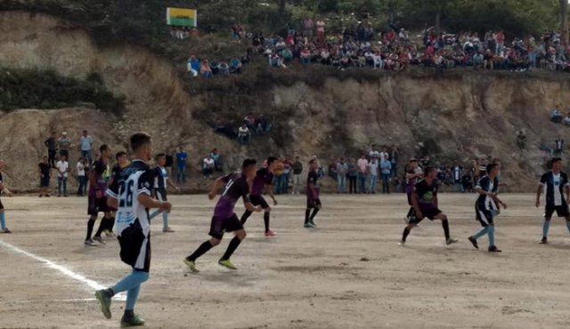 Esta cancha es uno de los pocos escenarios con los que cuenta el municipio. Archivo
