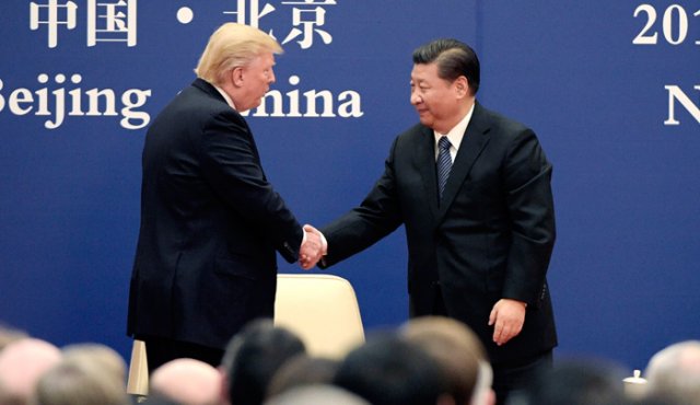 Los conflictos comerciales del presidente Donald Trump con China han afectado a los mercados mundiales y a las economías emergentes. Archivo