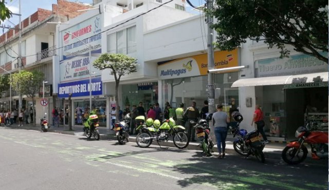 El atracador huyó en una motocicleta. La Opinión