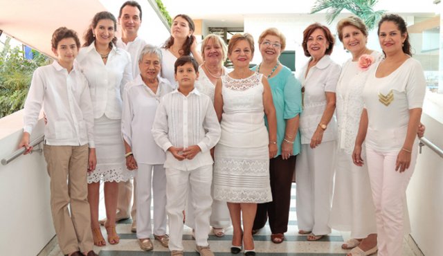 Jacobo Luna, María Cecilia de Machicado, David Luna, Cecilia Gamboa, María José Luna, Alejandro Luna, Yolanda Tolosa, Carlota Arias, Sandra Caicedo, Piedad Yáñez, María Cecilia Villamizar y María Lourdes Cote.
Mario Franco
