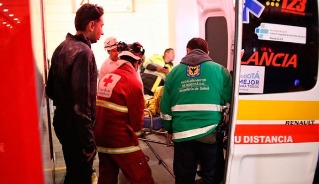 Incidente al interior del centro comercial Unicentro por una placa de drywall que dejo 10 personas con heridas leves. Colprensa