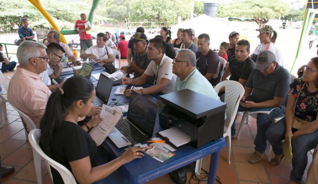 En Los Patios se cumplió la jornada de atención masiva para que los tenedores de carros y motos de matrícula venezolana logren el registro. Juan Pablo Cohen