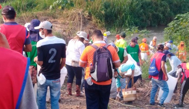 En total, son más de 17 millones de voluntarios. Archivo