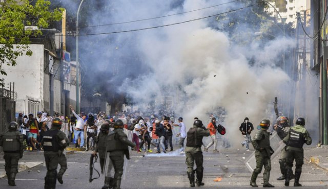Los europeos impusieron un embargo de armas y una congelación de activos. Archivo La Opinión
