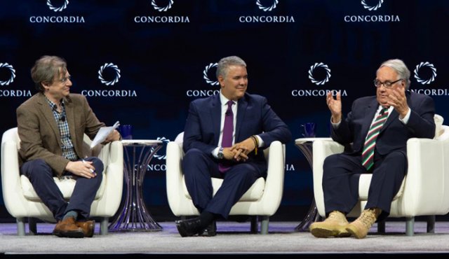 El multimillonario estadounidense Howard Buffet, anunció que su conglomerado Berkshire Hathaway, invertirá hasta 200 millones de dólares en la región del Catatumbo, en Norte de Santander. Destacó la cooperativa de reinsertados de las Farc Colprensa