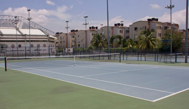 El complejo de tenis Fabiola Zuluaga está a cargo de profesiones de clubes privados que tienen acuerdos con el IMRD. Archivo