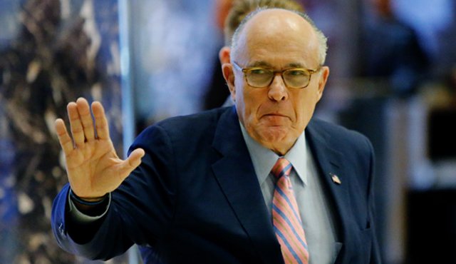 Rudy Giuliani, abogado del Magnate Donald Trump, ha hecho parte de escándalos y de "maniobras oscuras" durante su labor como defensor del presidente estadounidense. AFP