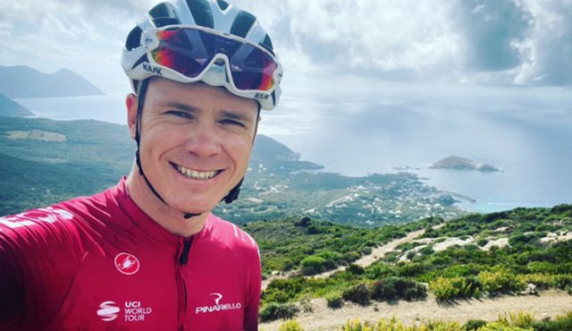 El ciclista Chris Froome anunció sonriente que ya está entrenando en la bicicleta para su regreso a las competencias. Tomada de Twitter