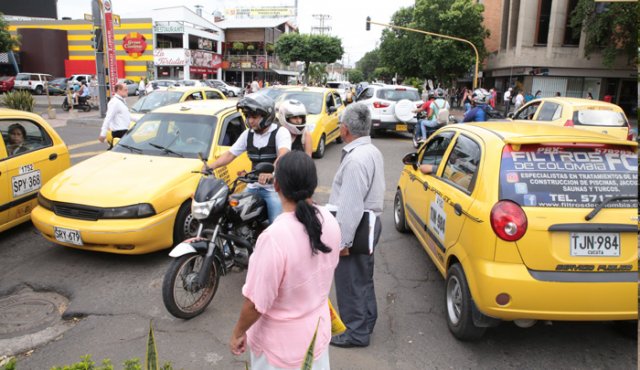 El lento flujo de automotores en determinados espacios de la ciudad hace más largos los recorridos.
Archivo