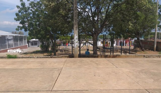Este parque del barrio Carlos Ramírez París es utilizado por los consumidores de drogas frecuentemente. En medio de una discusión por un encendedor, un menor de edad le disparó a Breiner.
La Opinión