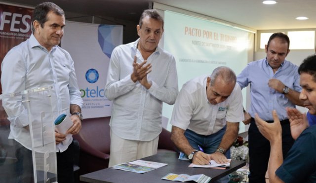 Los candidatos a la gobernación participaron en el conversatorio ‘Hablemos de Turismo’ y firmaron un pacto para fortalecer este sector de la economía del departamento. Un ejercicio similar se desarrollará hoy con los aspirantes a la Alcaldía de Cúcuta. Mario Franco
