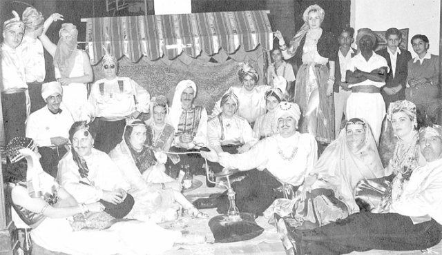 En algún club de la ciudad.
Archivo