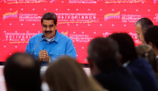 "Voy a proceder a entregar una mina de oro en pleno proceso productivo, en plena capacidad productiva, a cada gobernación", dijo Maduro en una transmisión obligatoria de televisión desde el palacio presidencial de Miraflores, en Caracas. AFP