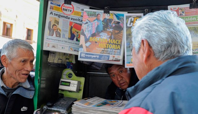 Morales, de 59 años, confía en que el voto rural y del exterior volcará el resultado a su favor para asumir nuevamente el 22 de enero. AFP