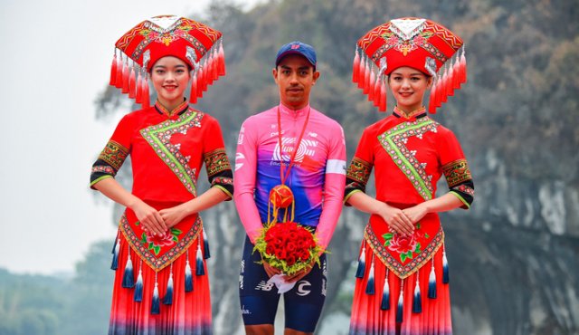Daniel Martínez se consagró subcampeón del Tour de Guangxi. Sebastián Molano fue segundo en la etapa final. Tomada de Twitter