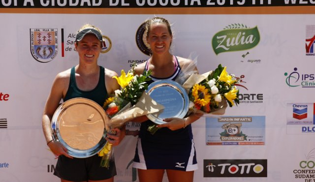 Con un contundente 6-2, 6-2, la tenista estadounidense Alexandra Kiick (izq.) superó a la suiza Conny Perrin (der.) en la final del torneo que se disputó en Cúcuta. Juan Pablo Cohen/La Opinión
