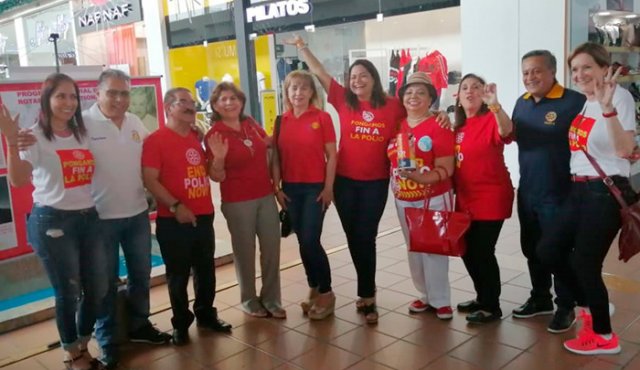 Cecilia Palacios, Gustavo Villamarín, Hugo Vacca, Amparo Villamizar, Leonor Toloza, María Claudia Pérez López, gobernadora del Distrito 4271 de Colombia, María Eudoxia Becerra, Magaly García, Víctor Pérez y Dora Lobo. Cortesía