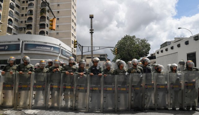 "La seguridad en la frontera de Colombia continuó siendo un área de vulnerabilidad ya que las fuerzas del orden siguen enfrentando los desafíos de una frontera porosa, con una topografía difícil y con la presencia de grupos armados ilegales y tráfico de drogas", advirtieron las autoridades. AFP