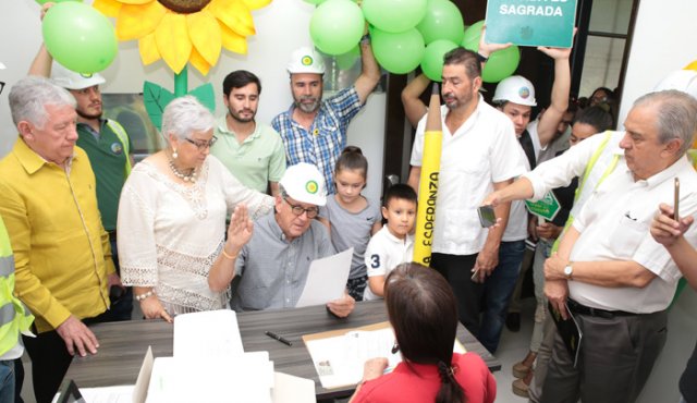 El empresario y neófito de la política, quien fue candidato por Alianza Verde y dio la sorpresa en la contienda electoral, fue escogido como alcalde de Cúcuta por 110.462 ciudadanos, el 33,77% de la votación. Archivo
