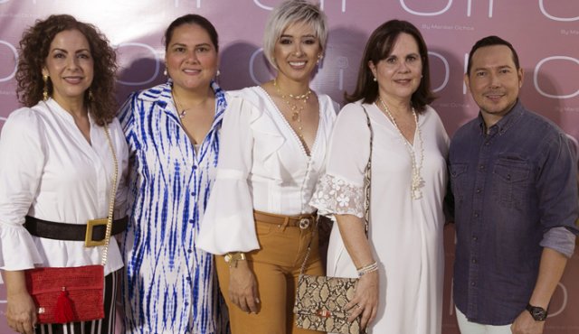 Claudia Morelli, Zully Niño, Maribel Ochoa, Ana Milena Mutis y Alex Ferré. Juan Pablo Cohen/La Opinión