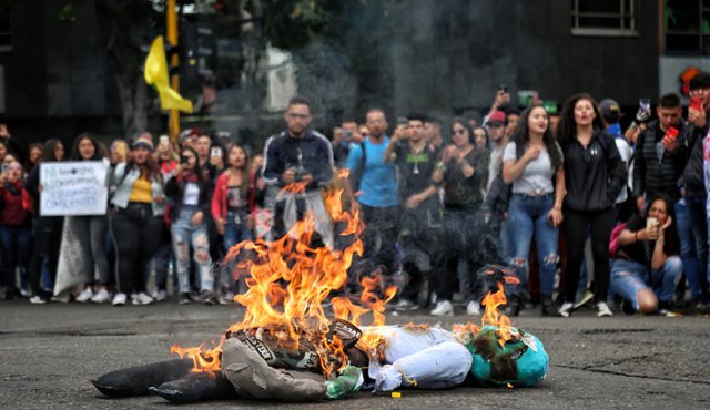 Se hizo un llamado especial para que no se altere el orden público en las marchas, evitando causar daños en los negocios, instituciones y bienes del estado.
Archivo