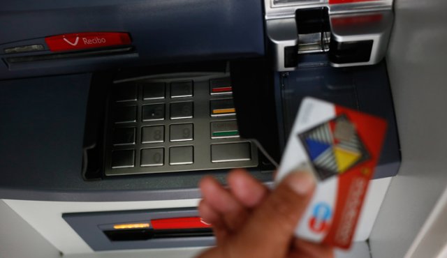 La iniciativa, por algunos cambios, pasa a conciliación, incluye además otra norma que prohíbe a las entidades financieras el cobro por las transacciones fallidas en cajeros electrónicos. Colprensa