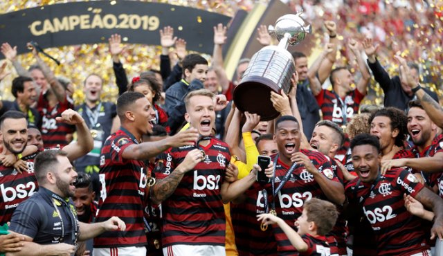 Flamengo vuelve a ser monarca de la Libertadores después de 38 años, gracias a su gran héroe y a la sabiduría de un Jorge Jesús que no dudó en salir de Europa para conquistar a América. AFP