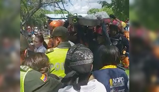 Uniformados de la Policía, Defensa Civil y Bomberos practicaron el levantamiento, el cual duró más de una hora. La Opinión
