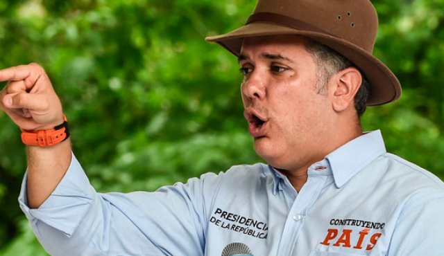 La imagen en caída del presidente Iván Duque ha generado un remezón en el equipo del Gobierno Nacional. Aunque el jefe de Estado le está apostando a una reingeniería en su imagen pública, los analistas creen que la dificultad radica en la falta de resultados. Colprensa