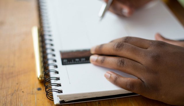 La exfuncionaria aportó un título falso de la universidad Santo Tomas que la acreditaba como licenciada en lengua castellana y literatura, a efecto de acreditar requisitos para garantizar su nombramiento en provisionalidad. Pixabay referencial