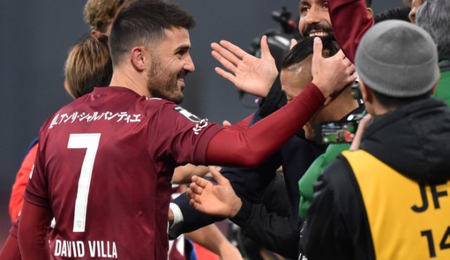 Villa no solo es el máximo goleador histórico de la selección, por delante de Raúl González (44 tantos), sino también el máximo realizador español en la historia de los Mundiales con nueve dianas (tres en Alemania-2006, cinco en Sudáfrica-2010 y una en Brasil-2014). AFP