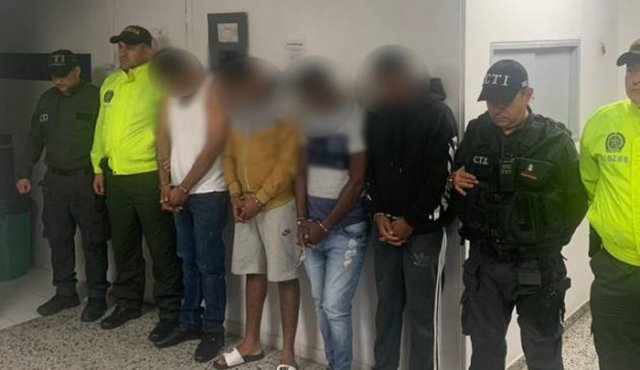 Los cuatro hombres aceptaron los cargos los delitos de homicidio agravado, hurto calificado y agravado, y fabricación, tráfico o porte de armas de fuego. Colprensa