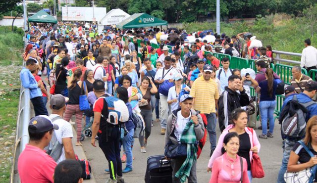 Por el puente internacional Simón Bolívar se registró el masivo ingreso de venezolanos por Norte de Santander. En los últimos tres días, solo por este paso fronterizo, han entrado 47.000 inmigrantes, según Migración Colombia. Archivo