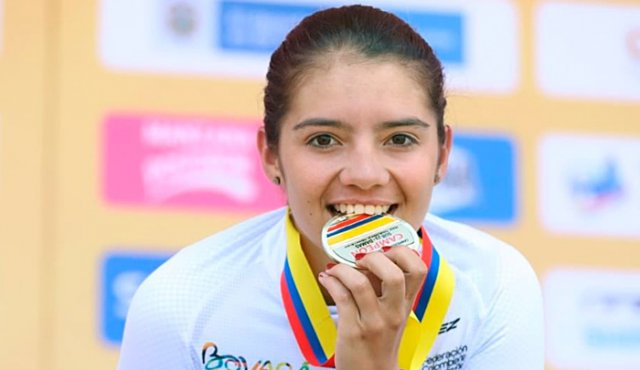 Lina Hernández se convirtió ayer en la gran estrella del Campeonato Nacional de Ruta, al sumar su segunda camiseta tricolor. Esta vez, en la prueba de fondo para las damas de la categoría Sub-23. @fedeciclismocol