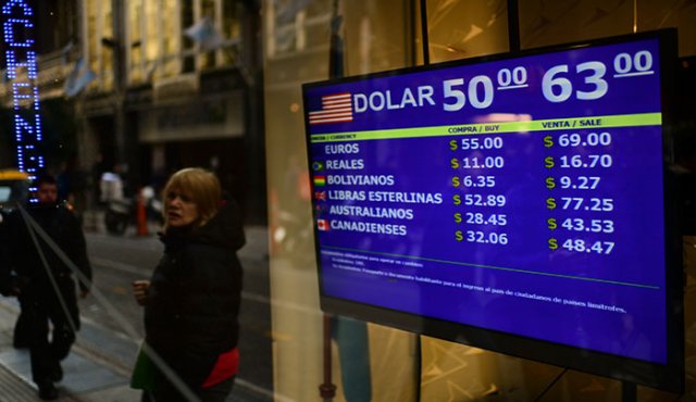 La moneda brasileña llegó a un mínimo histórico de su cotización frente al dólar. AFP